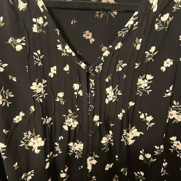 Old Navy Floral Shift Dress - Picture 2 of 7